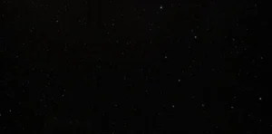 Кварцевый агломерат Gala Black 5751, черный оттенок