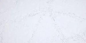 Композит кварца Bianco Venatino 7447 от производителя Quantra Quartz (Индия) для кухонных поверхностей